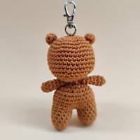 Süßer gehäkelter Bär, Teddybär Anhänger “Toby”, Schlüsselanhänger Amigurumi, gehäkeltes Tier, Glücksbringer, Natur Bild 5