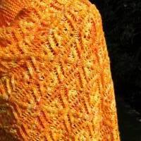 Laceschal - Lace Stola aus weicher Wolle in wunderbaren, warmen Gelbtönen - handgestrickt im Lacemuster  - Unikat Bild 6