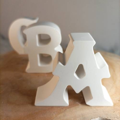 Buchstaben Deko aus Raysin – Deine individuelle Schriftzug-Deko für Zuhause & Unternehmen