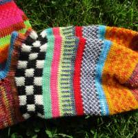 Bunte Herrensocken Gr. 42/43 - gestrickte Socken in knallbunten Farben Bild 2