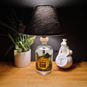 DIE LiquorMacher - Hopfen Gin Flaschenlampe, Bottle Lamp 0,5 l - Handmade UNIKAT Upcycling Bild 3