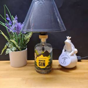 DIE LiquorMacher - Hopfen Gin Flaschenlampe, Bottle Lamp 0,5 l - Handmade UNIKAT Upcycling Bild 4
