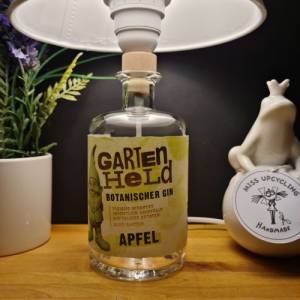 GARTENHELD Botanischer Gin Apfel Flaschenlampe, Bottle Lamp 0,5 l - Handmade UNIKAT Upcycling Bild 1
