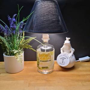GARTENHELD Botanischer Gin Apfel Flaschenlampe, Bottle Lamp 0,5 l - Handmade UNIKAT Upcycling Bild 2