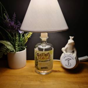 GARTENHELD Botanischer Gin Apfel Flaschenlampe, Bottle Lamp 0,5 l - Handmade UNIKAT Upcycling Bild 5