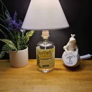 GARTENHELD Botanischer Gin Apfel Flaschenlampe, Bottle Lamp 0,5 l - Handmade UNIKAT Upcycling Bild 6
