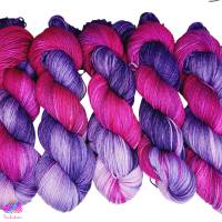 HighTwist, Handgefärbte Socken- und Tuchwolle, 80% Schurwolle (Merino extrafine), 20% Polyamid, Farbe: Pink liebt Lila Bild 1