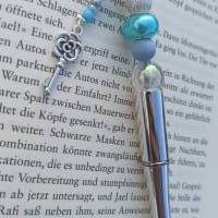 Ein Glitzer im Buch Kugelschreiber mit wunderschönen Perlen und einem Anhänger. Bild 1