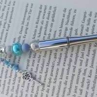 Ein Glitzer im Buch Kugelschreiber mit wunderschönen Perlen und einem Anhänger. Bild 3