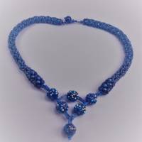 Halskette handgefädelt in  verschiedenen  dunklen Blautönen Bild 1