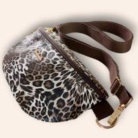 Hipbag Crossbody für stilbewusste Frauen - die besondere Tasche - aus weichem Kunstleder in Leoparden Optik Bild 3