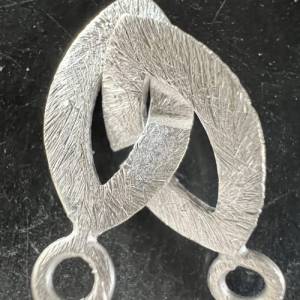 Ring-Ring Verschluss, navettenförmig, aus 925-Silber, 21x10 mm, gebürstet - D1 Bild 3