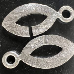 Ring-Ring Verschluss, navettenförmig, aus 925-Silber, 21x10 mm, gebürstet - D1 Bild 4