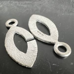 Ring-Ring Verschluss, navettenförmig, aus 925-Silber, 21x10 mm, gebürstet - D1 Bild 6
