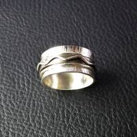 Breiter Meditations-Ring raffiniert von Hand gestaltet, der  Clou: Ein drehbares Mittelteil mit Ornament-Verzierung Bild 3