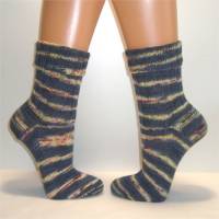 Einzelpaar handgestrickte Socken, Strümpfe Gr. 38/39, Damensocken in grau mit hellbunten Streifen Bild 2
