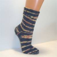 Einzelpaar handgestrickte Socken, Strümpfe Gr. 38/39, Damensocken in grau mit hellbunten Streifen Bild 5