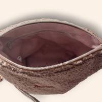 Umhängetasche für stilbewusste Frauen - die besondere Tasche - aus Teddyplüsch - Malve / Rosegold Bild 4