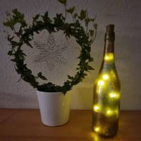 Dekorative Flasche mit LED Lichtdraht, handbemalt in Kupfer und Blaumetallic Bild 3