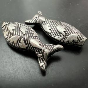 2 x versilberte Kupfer Fische, geschwärzt, 20 x 8 mm - E14 Bild 2