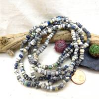 Strang mit kleinen antiken Djenne Perlen aus Mali - Verkrustungen - Nila Glasperlen - Digbeads Bild 3
