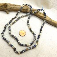 Strang mit kleinen antiken Djenne Perlen aus Mali - Verkrustungen - Nila Glasperlen - Digbeads Bild 5