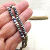 Strang mit kleinen antiken Djenne Perlen aus Mali - Verkrustungen - Nila Glasperlen - Digbeads Bild 6