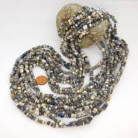 Strang mit kleinen antiken Djenne Perlen aus Mali - Verkrustungen - Nila Glasperlen - Digbeads Bild 7