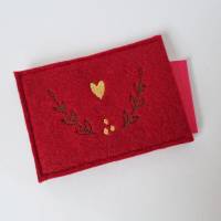 Gutscheinhülle aus Filz für Geschenkkarten im Scheckkartenformat - rot KRANZ & HERZ - von he-ART by helen hesse Bild 2