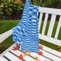 Strickschal / Schal aus himmlisch weicher Wolle in blau/weiß,  handgestrickt und ein Unikat Bild 1