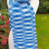 Strickschal / Schal aus himmlisch weicher Wolle in blau/weiß,  handgestrickt und ein Unikat Bild 4