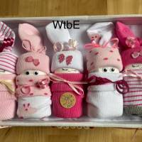 Windeltorte Mädchen, Sockenbabys, auch mit Name, Geschenk  zur Geburt Bild 1