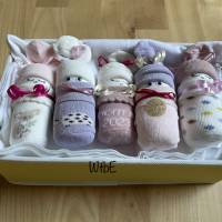 Windeltorte Mädchen, Sockenbabys, auch mit Name, Geschenk  zur Geburt Bild 4