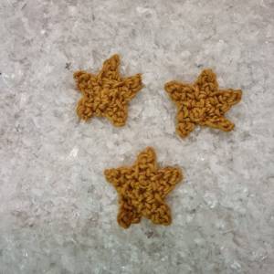 Streudeko für Weihnachten und Advent, gehäkelte kleine Sterne in Braun Bild 5