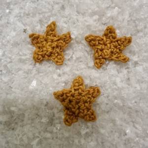 Streudeko für Weihnachten und Advent, gehäkelte kleine Sterne in Braun Bild 6