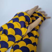 Armstulpen mit Daumenloch - wendbar - in lila-senf mit gelb "Muscheln" von he-ART by helen hesse Bild 1