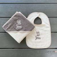 personalisiertes besticktes Babyset,  Kapuzenhandtuch und großes Lätzchen mit süßem Fuchs und Namen, Geschenkidee Geburt Bild 5