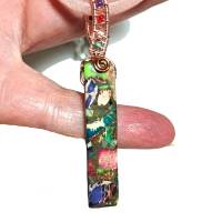 Bunter Jaspis Anhänger Mosaik am samtigen Band in wirework rosa handgemacht Halsband Bild 3
