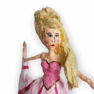 Prinzessin weibliche Skulptur "Frau mit Kleid und blondem Haar" Bild 4