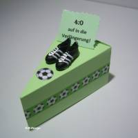 Geldgeschenk-Geburtstag-Fussball auf einem Tortenstück dekoriert mit Schuhen,Schachtel, 5:0 auf in die 2.Halbzeit Bild 5