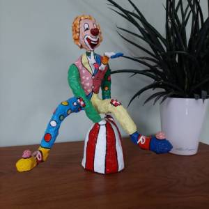 Clown Pop Art akrobatische Harlekin Skulptur Zirkusfigur Bild 9