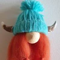Winter- Wichtel "Viking" mit türkiser Mütze u. rotem Haar Bild 2