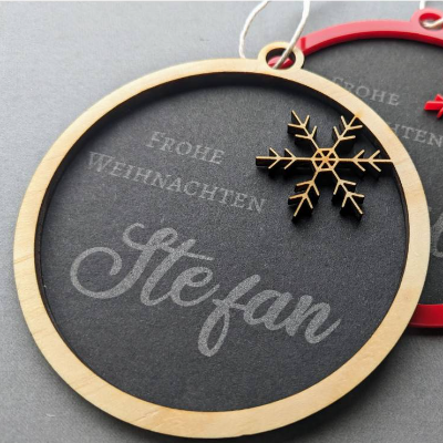 Weihnachtskugeln aus Holz und Acryl - Individuelle Namen Dekoration für deinen Weihnachtsbaum