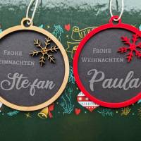 Weihnachtskugeln aus Holz und Acryl - Individuelle Namen Dekoration für deinen Weihnachtsbaum Bild 3