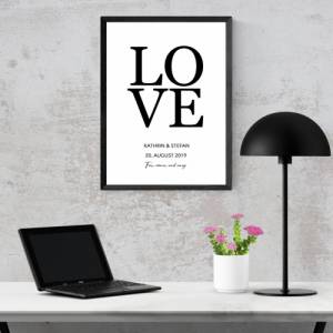 Poster LOVE mit Namen & Datum | Personalisiert | Geschenk | Jubiläum | Familie | Jahrestag | Freund Freundin | Sie Ihn | Bild 4