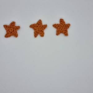 Streudeko für Weihnachten und Advent, gehäkelte kleine Sterne in Orange Bild 1