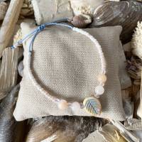 Armband „Pastel Leaf“ - Rocailles-Perlen-Armband mit Farbverlauf, Jade-Perlen und Glas-Blatt Bild 3