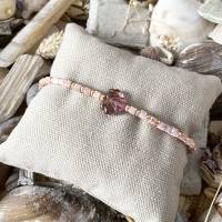 Armband „Herbstblatt“ rosa - Perlenarmband mit Würfeln, Rocailles und zentraler Blatt-Perle aus Glas Bild 2