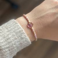 Armband „Herbstblatt“ rosa - Perlenarmband mit Würfeln, Rocailles und zentraler Blatt-Perle aus Glas Bild 4