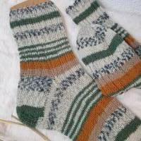Handgestrickte Socken Gr. 46/47 - Wollsocken für Männer groß - Wollstrümpfe mit Streifen für Ihn Bild 2